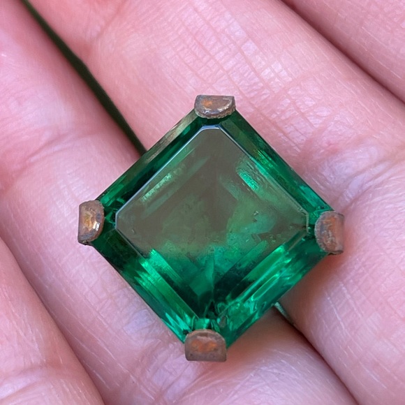 1950s emerald cut glass screw on gold tone earrings - Picture 11 of 11